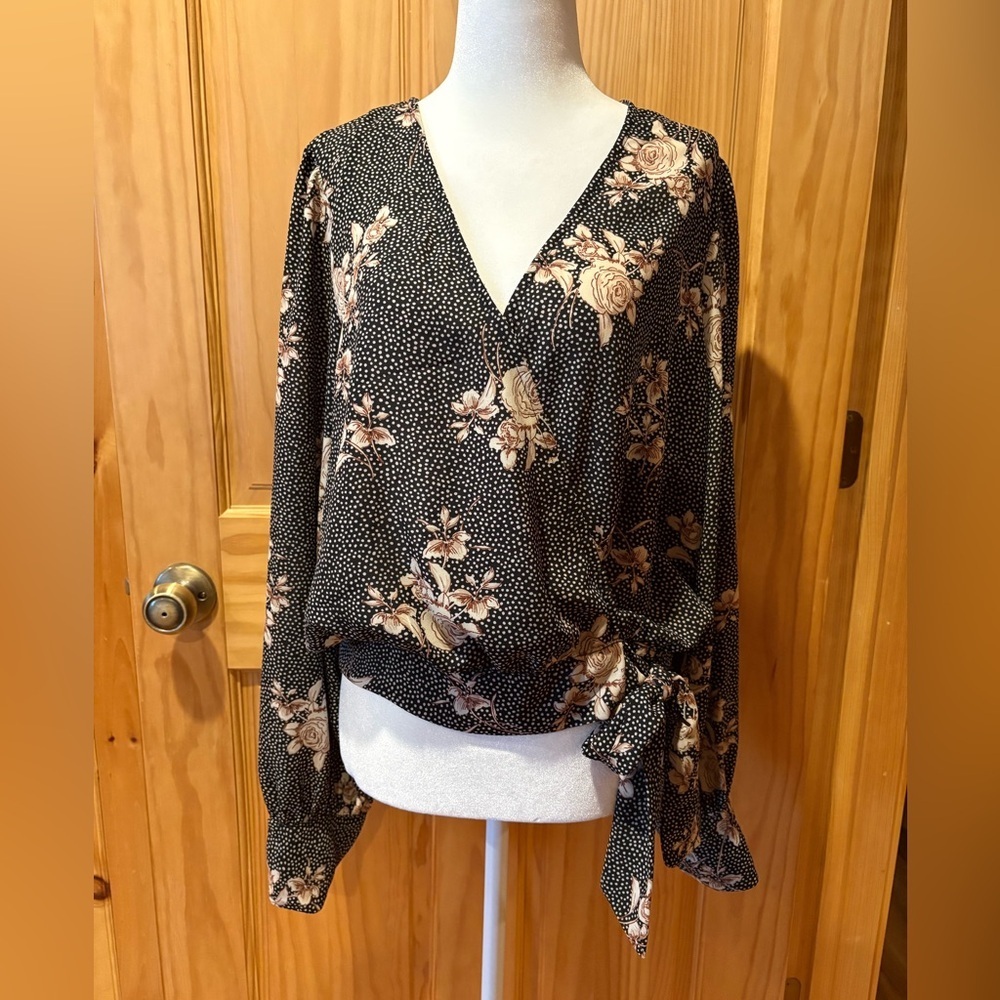Nine Britton long-sleeve V-neck wrap blouse with a tie closure at the waist Sz L